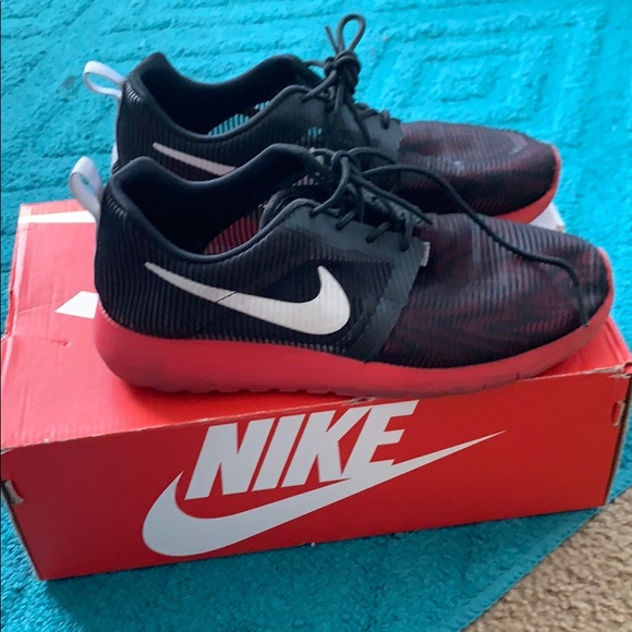 Sneakers - Picture 3 of 6